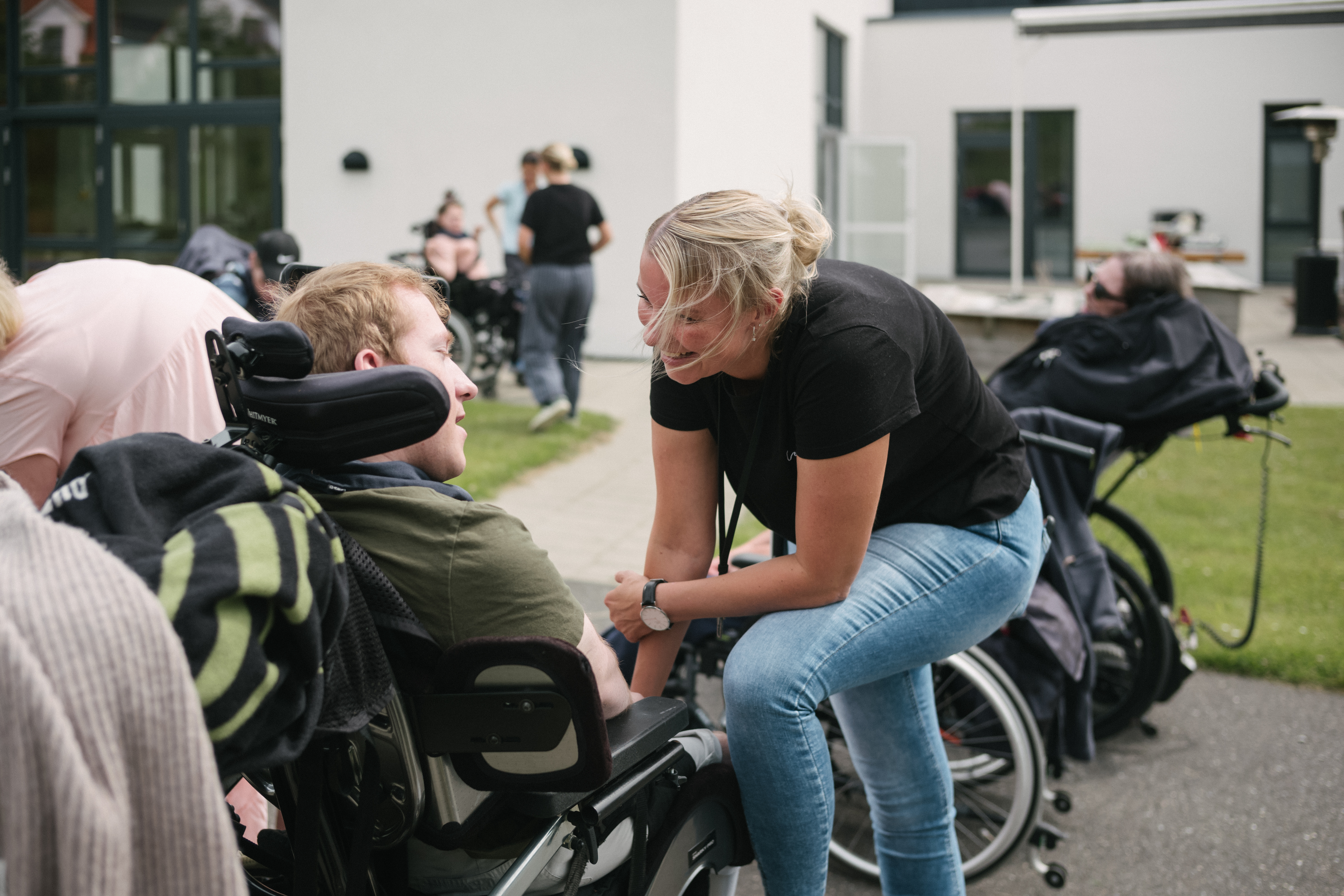 Borger og medarbejder på Skansebakken